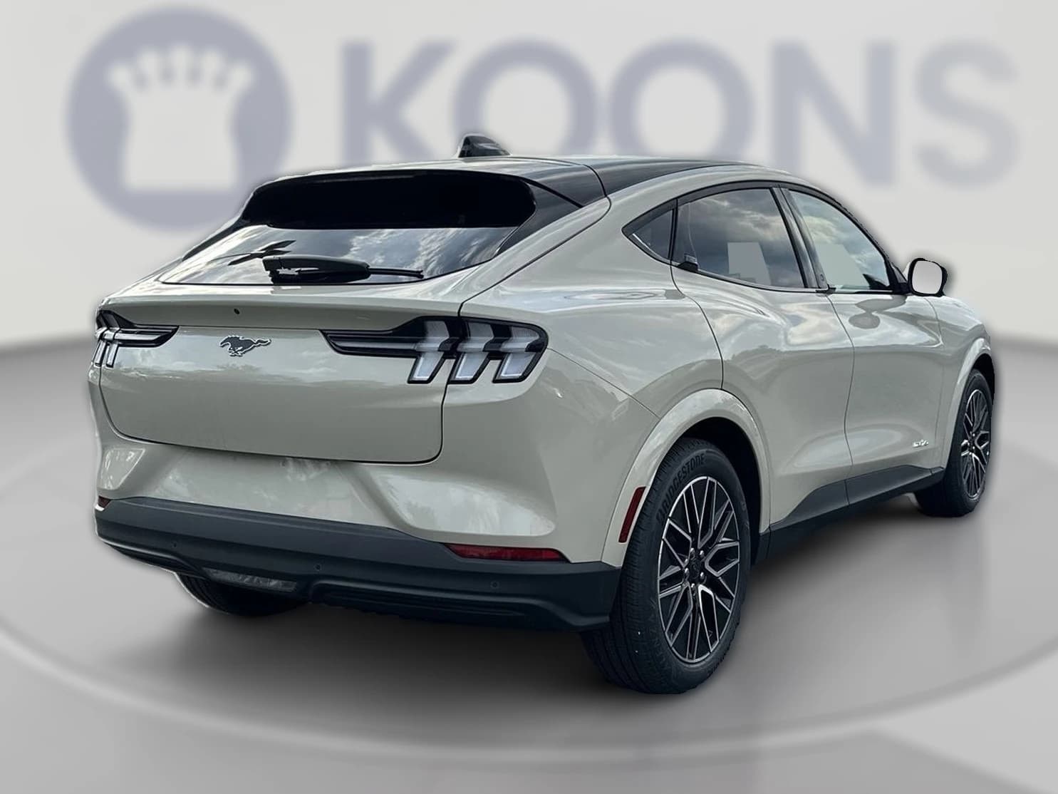 Ford Mustang Mach-E Premium AWD 2026 — side view