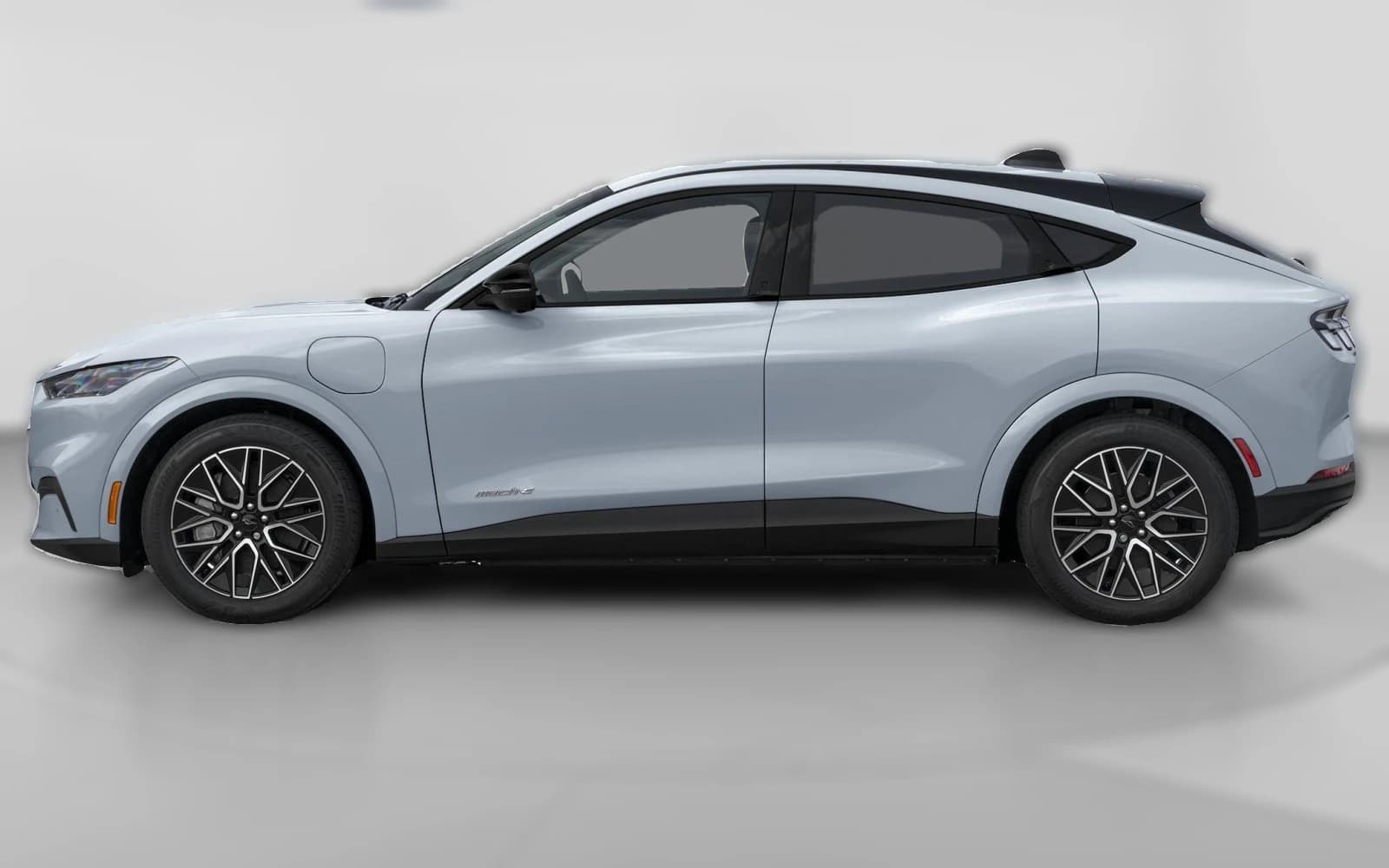 Ford Mustang Mach-E Premium AWD 2026 — side view