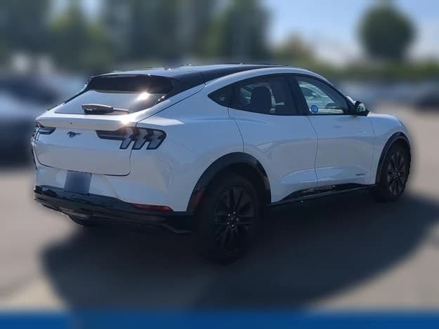 Ford Mustang Mach-E Premium AWD 2026 — side view