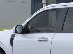 Ford Maverick Lobo Standard AWD SuperCrew 2026 — side view