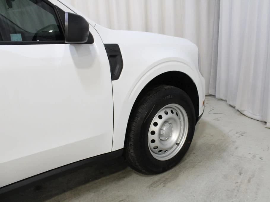 Ford Maverick XL FWD SuperCrew 2026 — side view