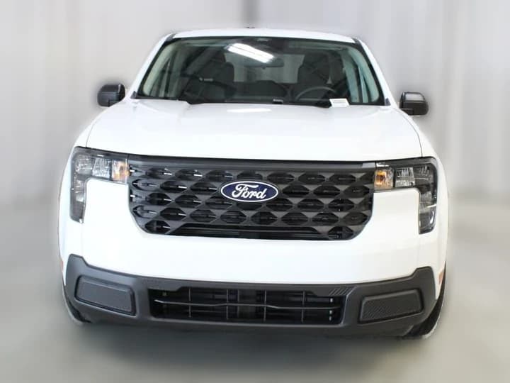 Ford Maverick XL FWD SuperCrew 2026 — side view