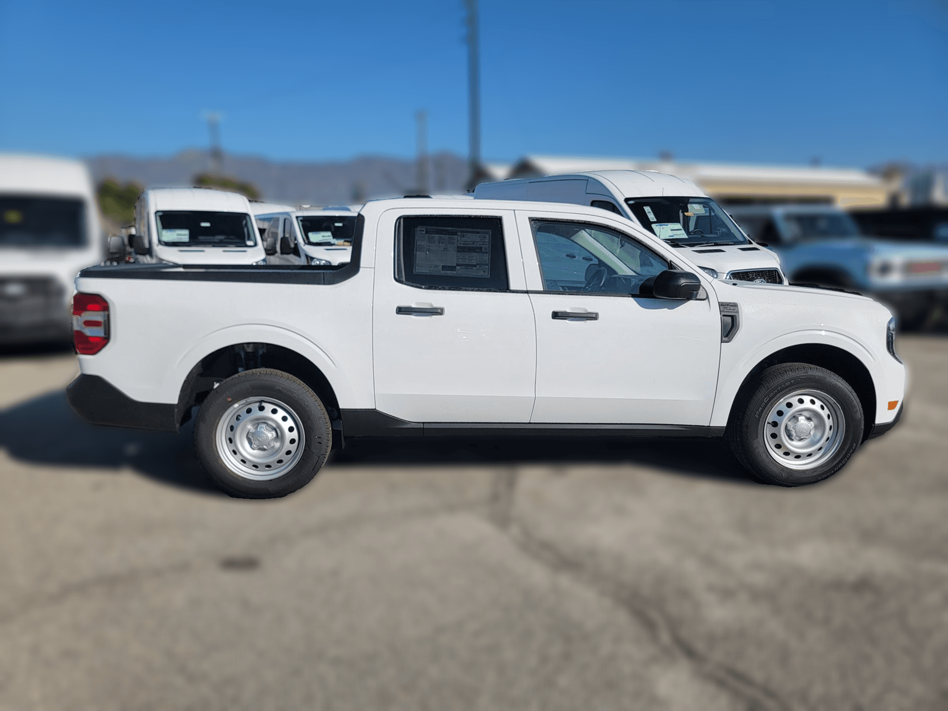 Ford Maverick XL FWD SuperCrew 2026 — side view