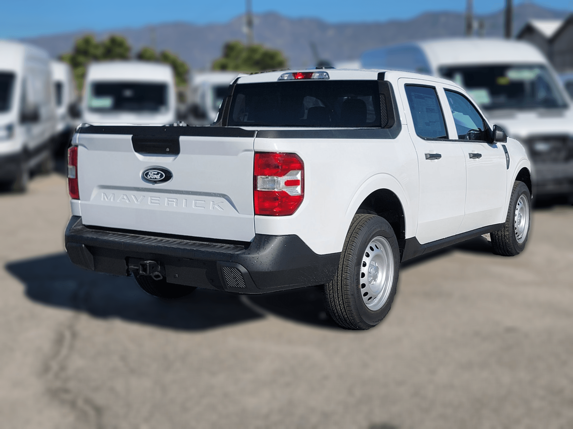 Ford Maverick XL FWD SuperCrew 2026 — side view