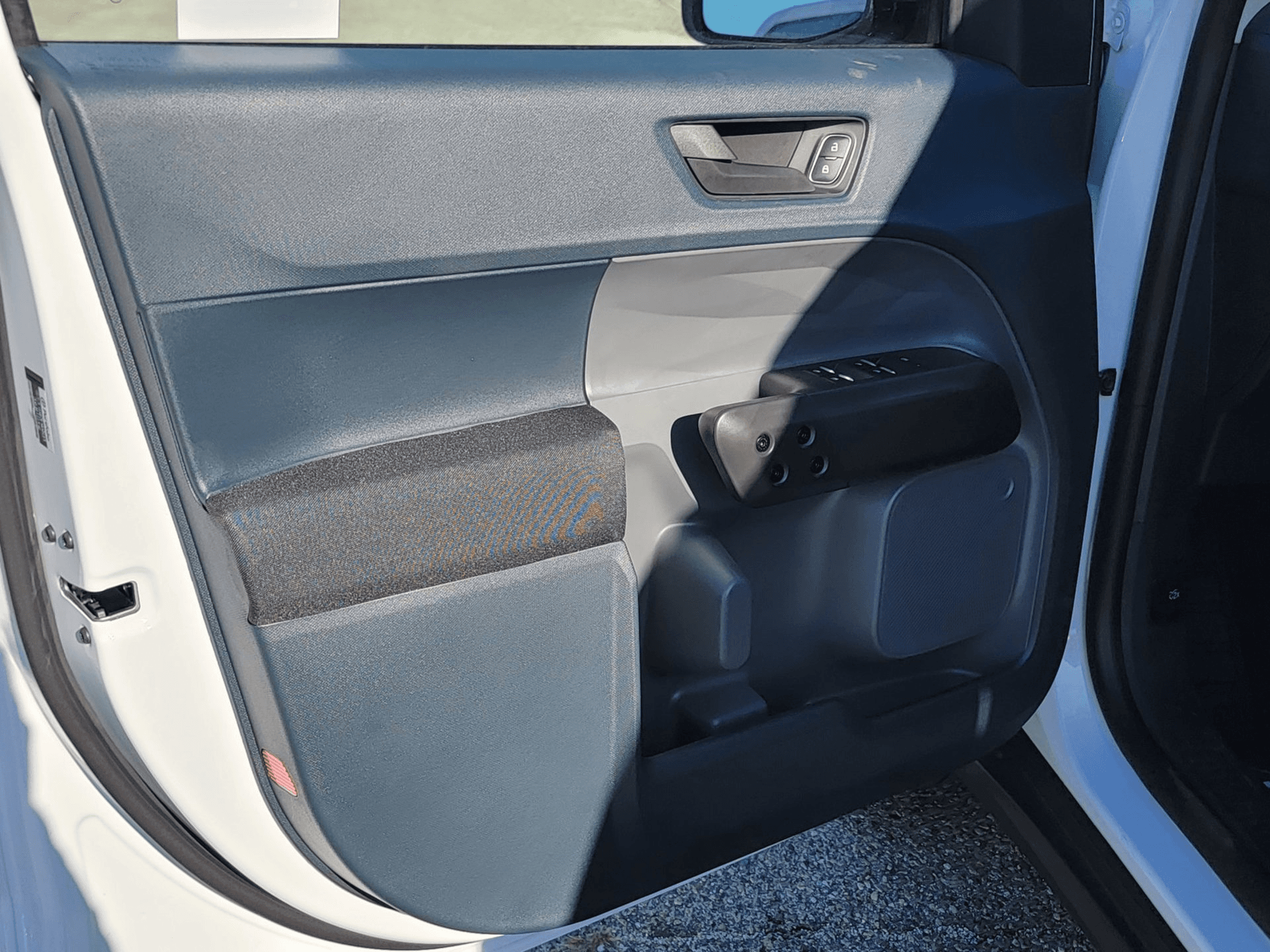 Ford Maverick XL FWD SuperCrew 2026 — side view