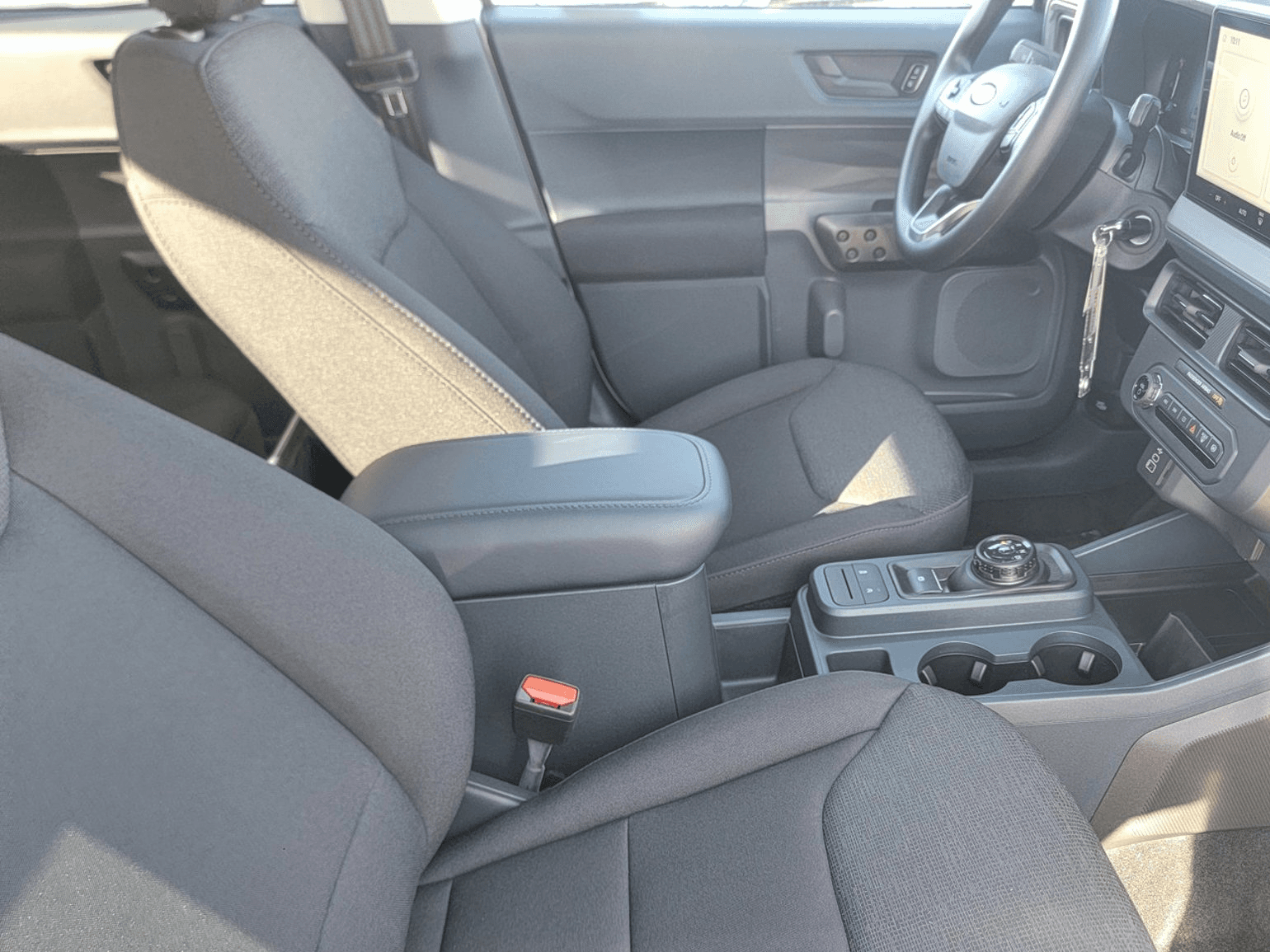 Ford Maverick XL FWD SuperCrew 2026 — side view
