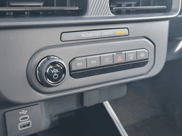 Ford Maverick XL FWD SuperCrew 2026 — side view
