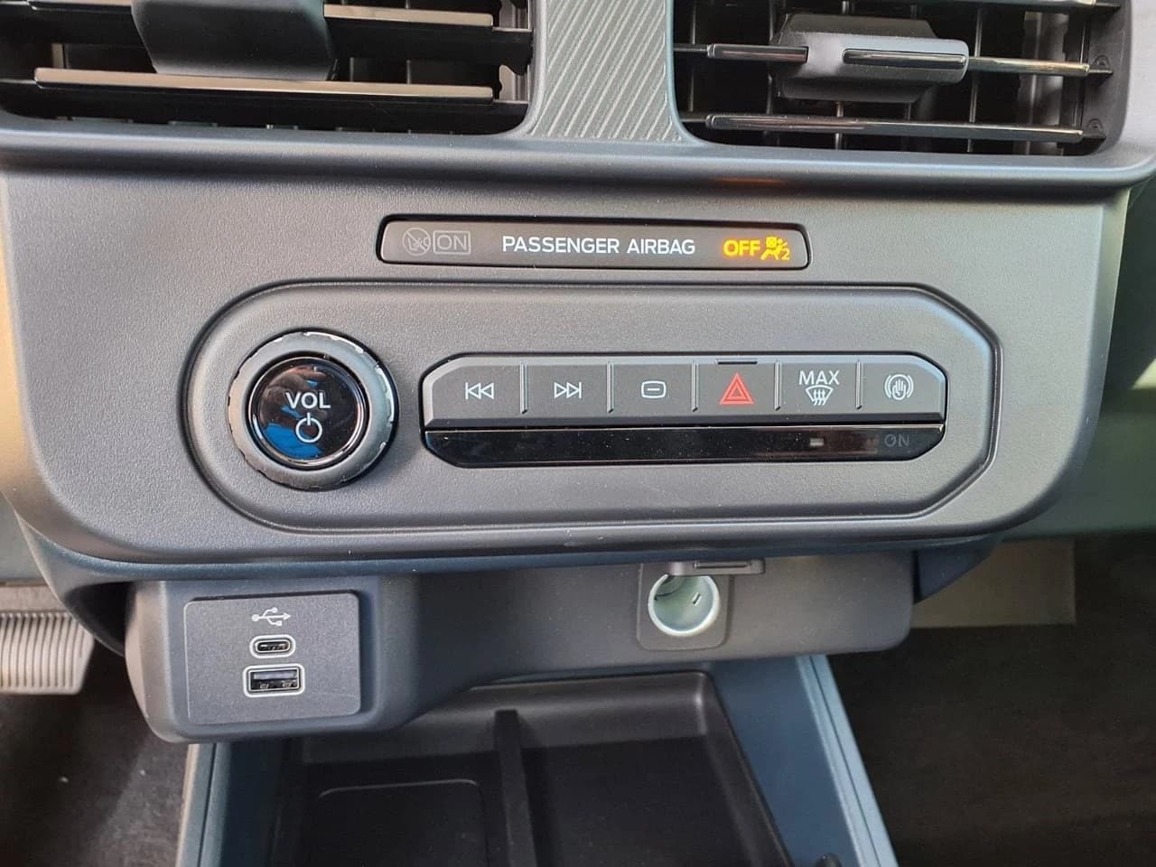 Ford Maverick XL FWD SuperCrew 2026 — side view