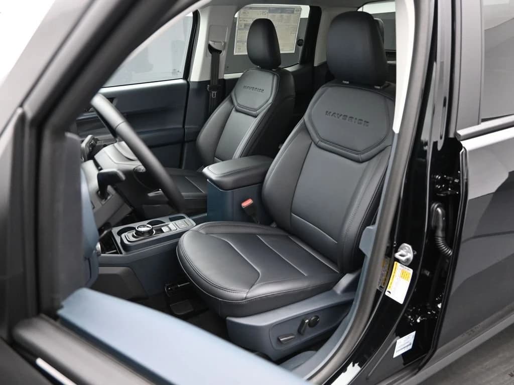 Ford Maverick LARIAT AWD SuperCrew 2026 — side view
