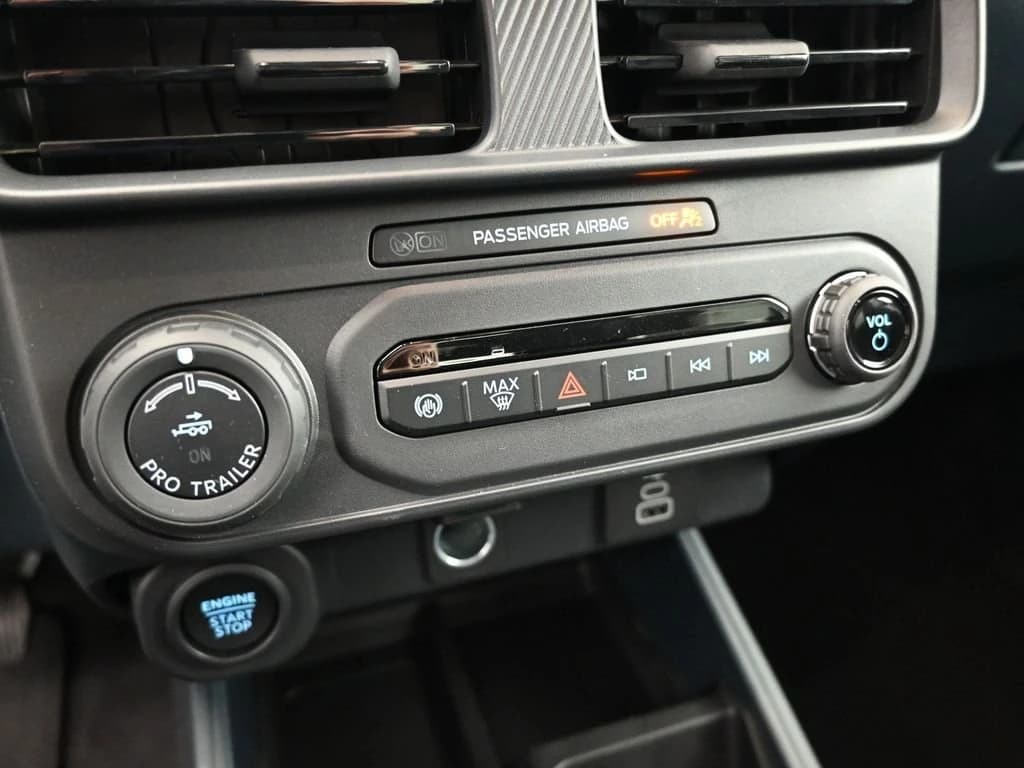 Ford Maverick LARIAT AWD SuperCrew 2026 — side view