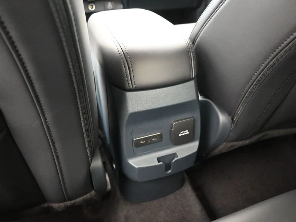 Ford Maverick LARIAT AWD SuperCrew 2026 — side view