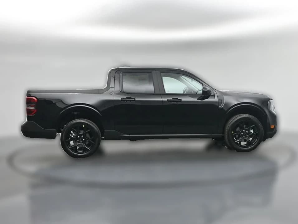 Ford Maverick LARIAT AWD SuperCrew 2026 — side view