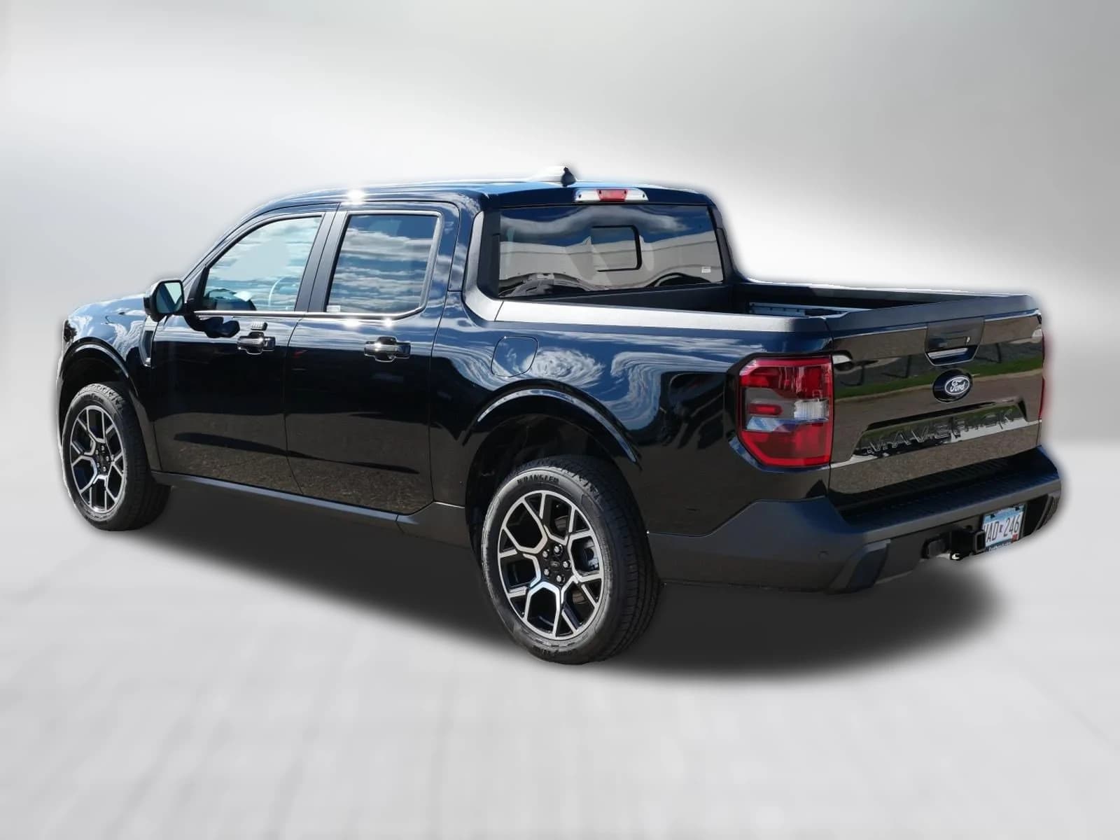 Ford Maverick LARIAT AWD SuperCrew 2026 — side view