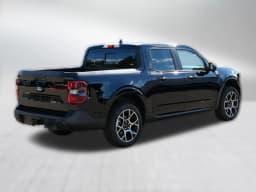 Ford Maverick LARIAT AWD SuperCrew 2026 — side view