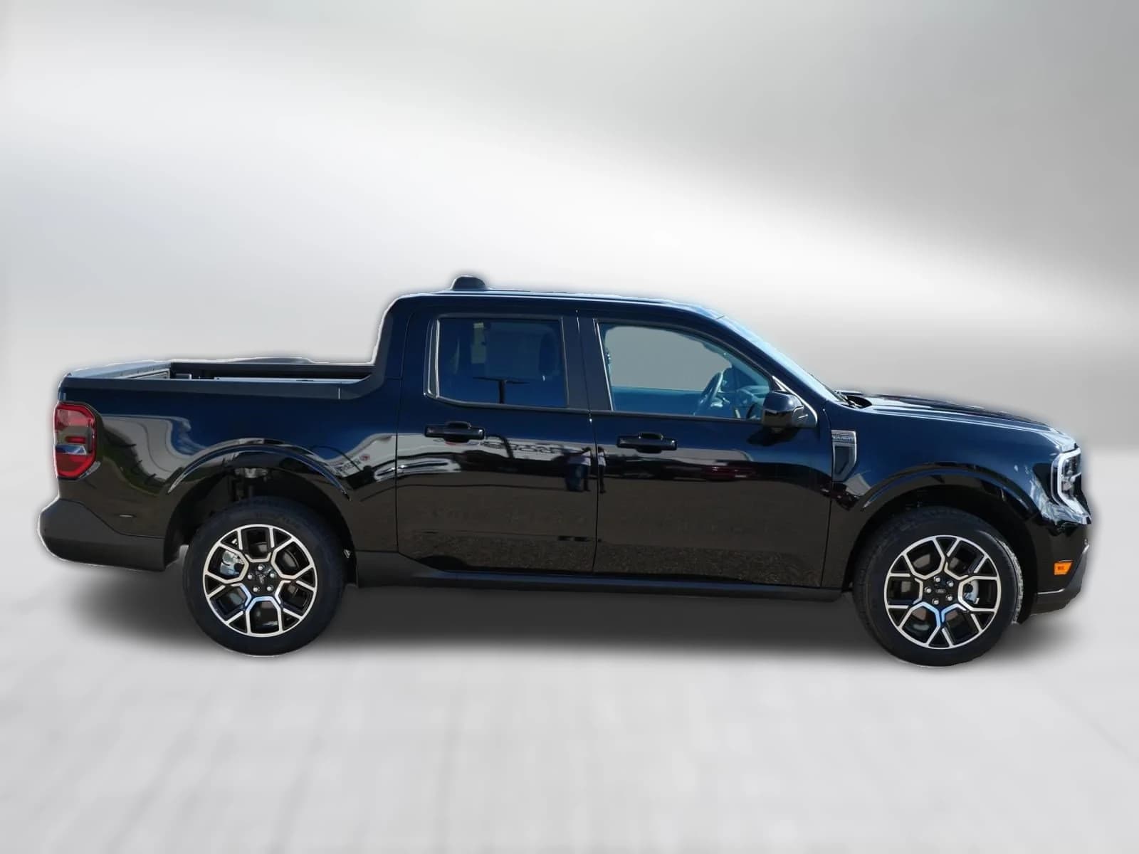 Ford Maverick LARIAT AWD SuperCrew 2026 — side view