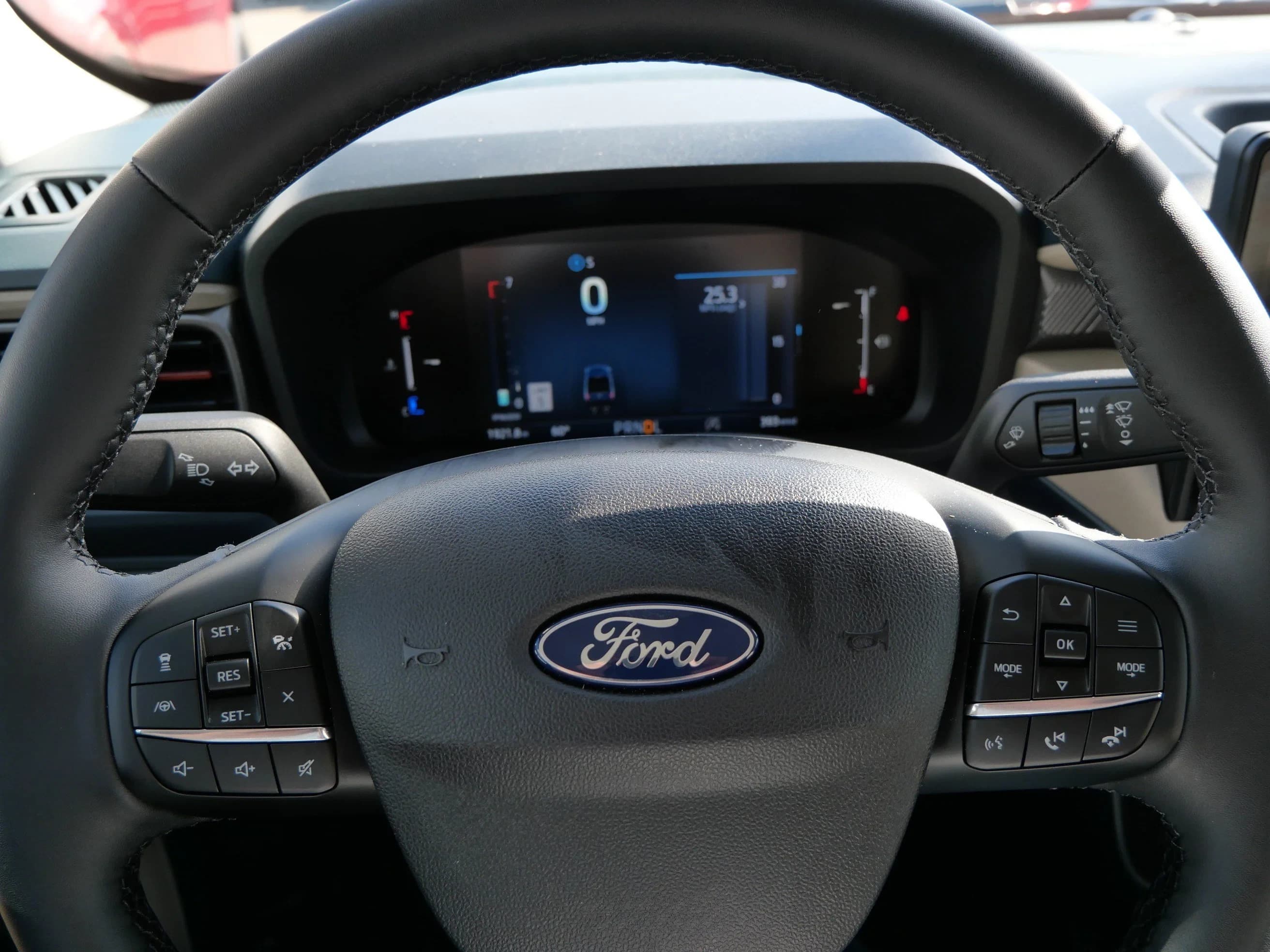 Ford Maverick LARIAT AWD SuperCrew 2026 — side view