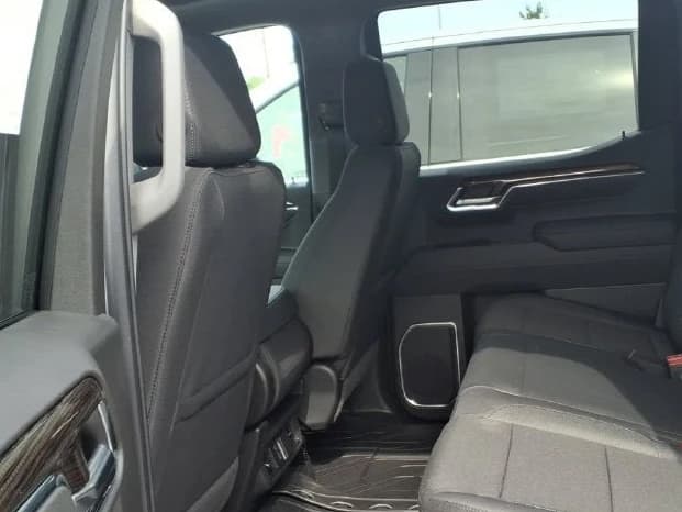 Chevrolet Silverado 1500 LT 4WD Crew Cab 147" 2026 — side view