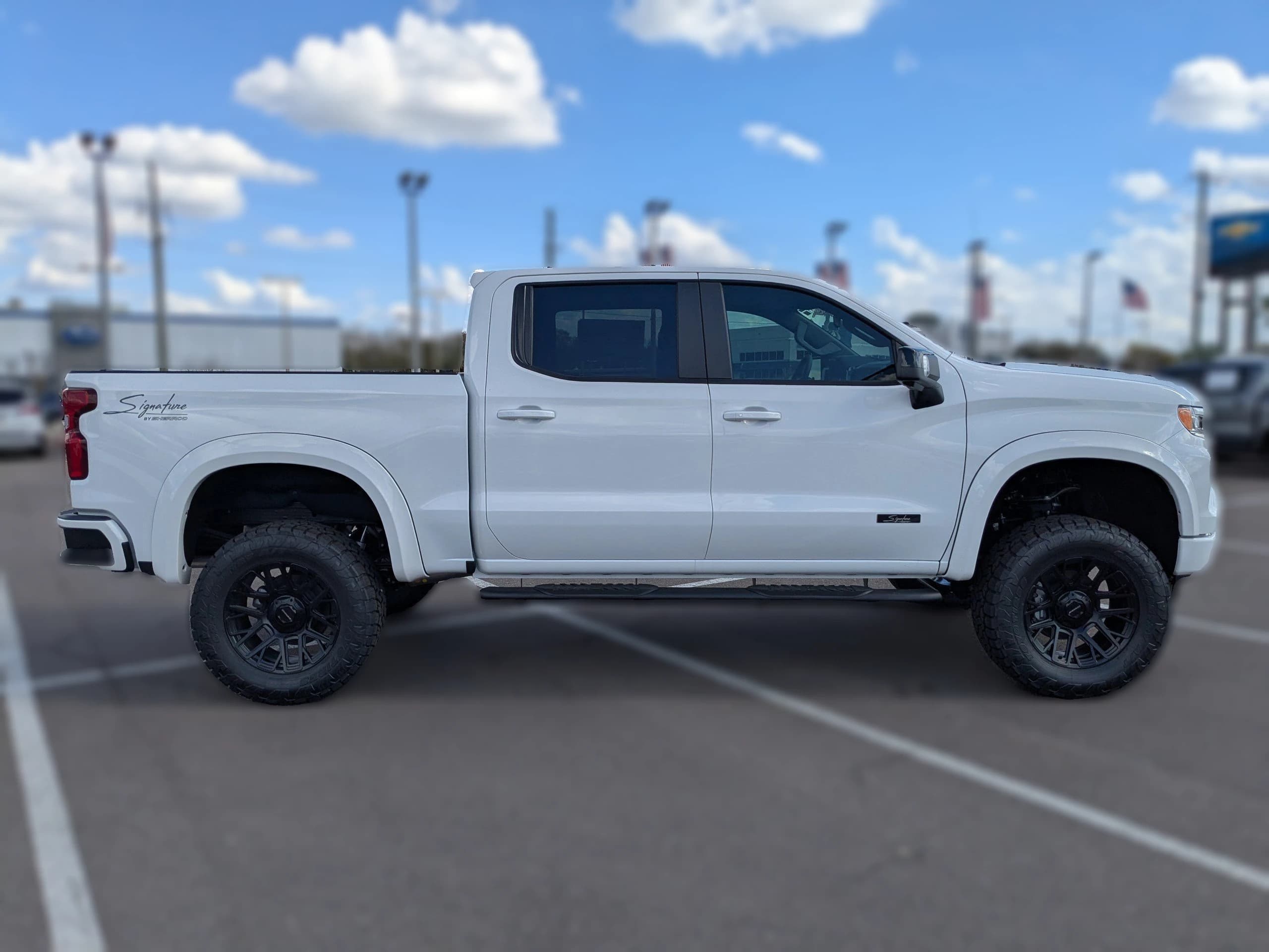 Chevrolet Silverado 1500 RST 4WD Crew Cab 147" 2026 — side view
