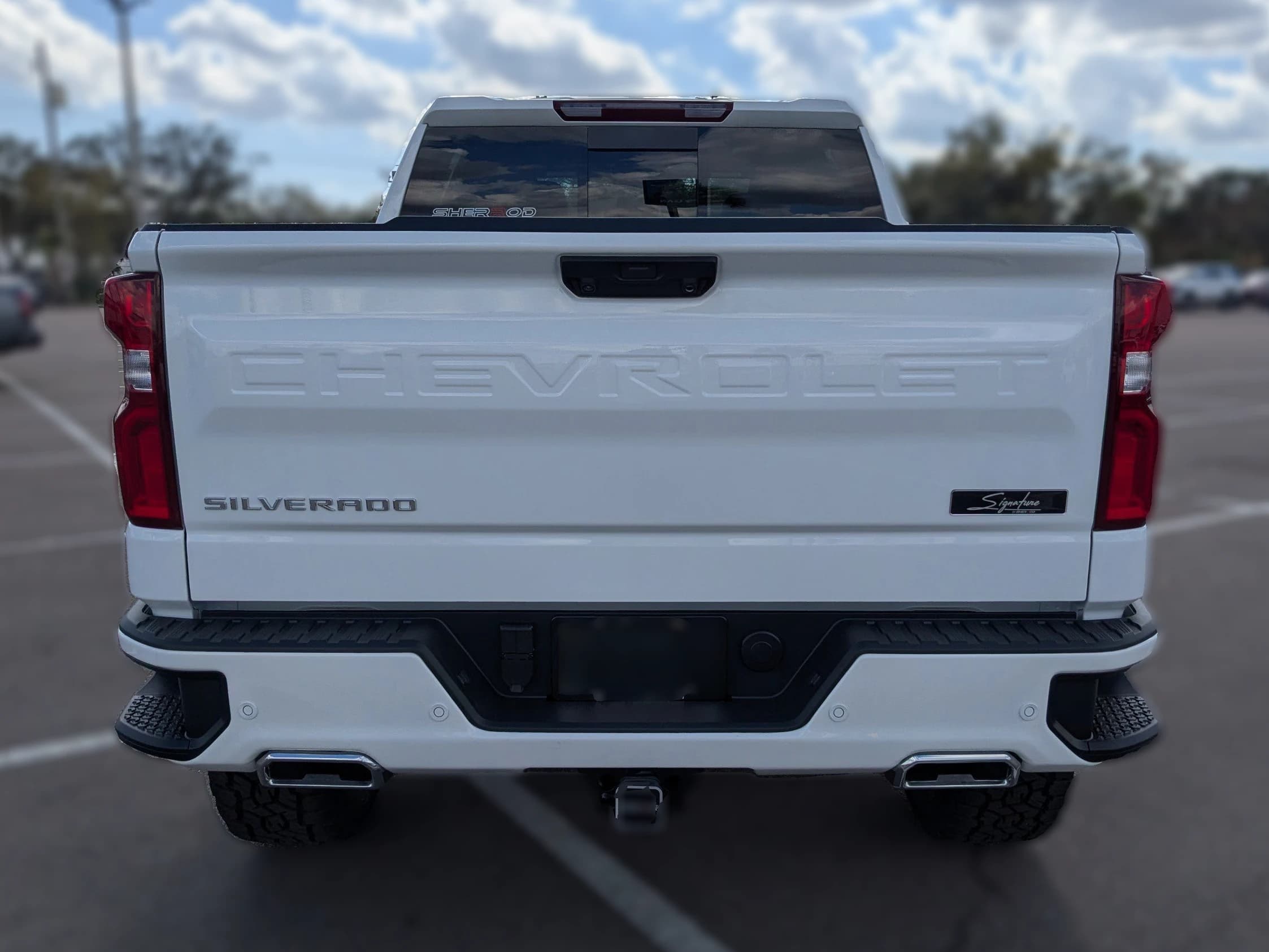 Chevrolet Silverado 1500 RST 4WD Crew Cab 147" 2026 — side view