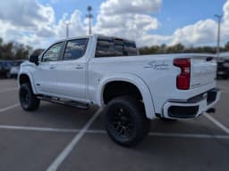 Chevrolet Silverado 1500 RST 4WD Crew Cab 147" 2026 — side view