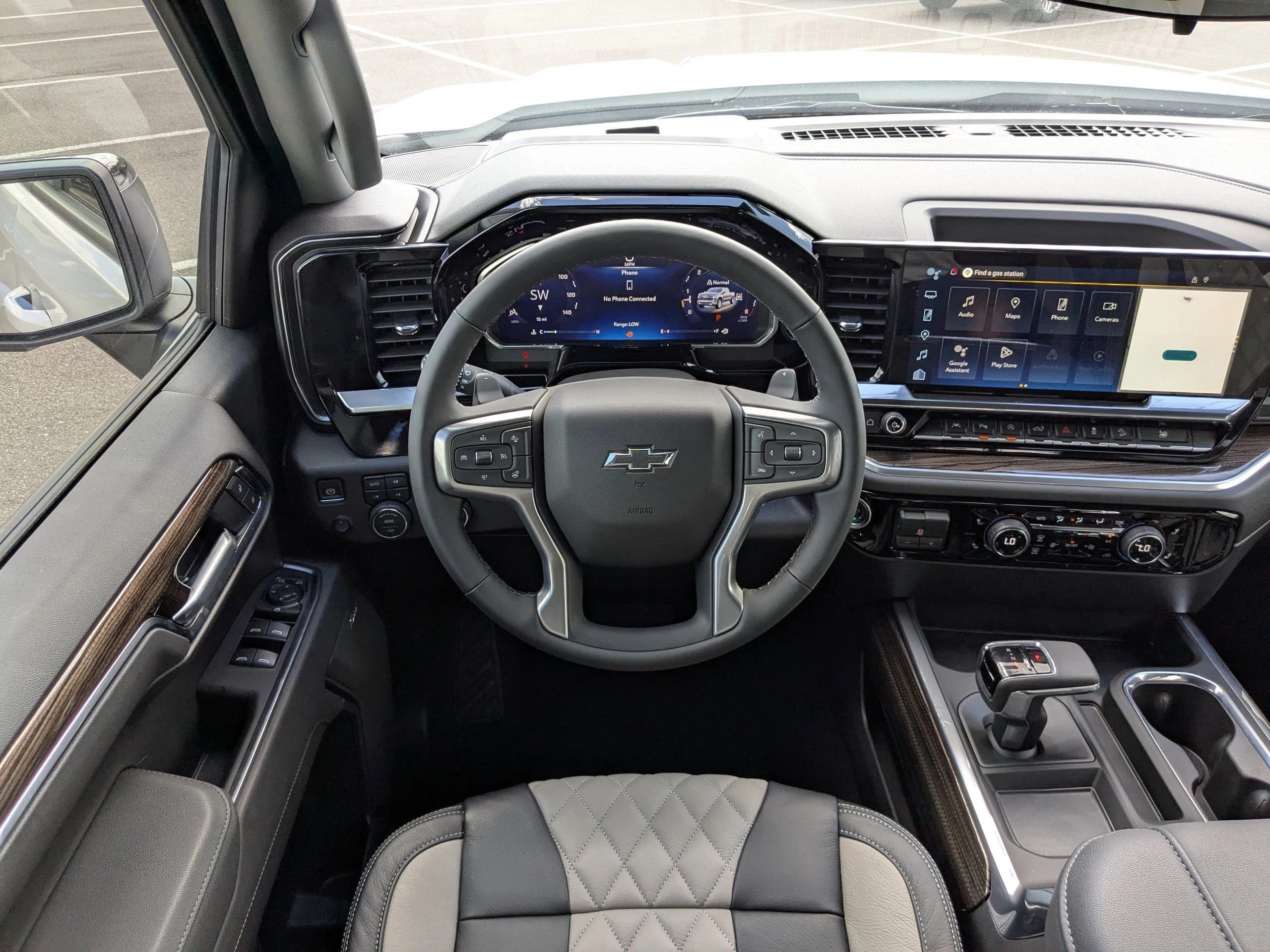 Chevrolet Silverado 1500 RST 4WD Crew Cab 147" 2026 — side view