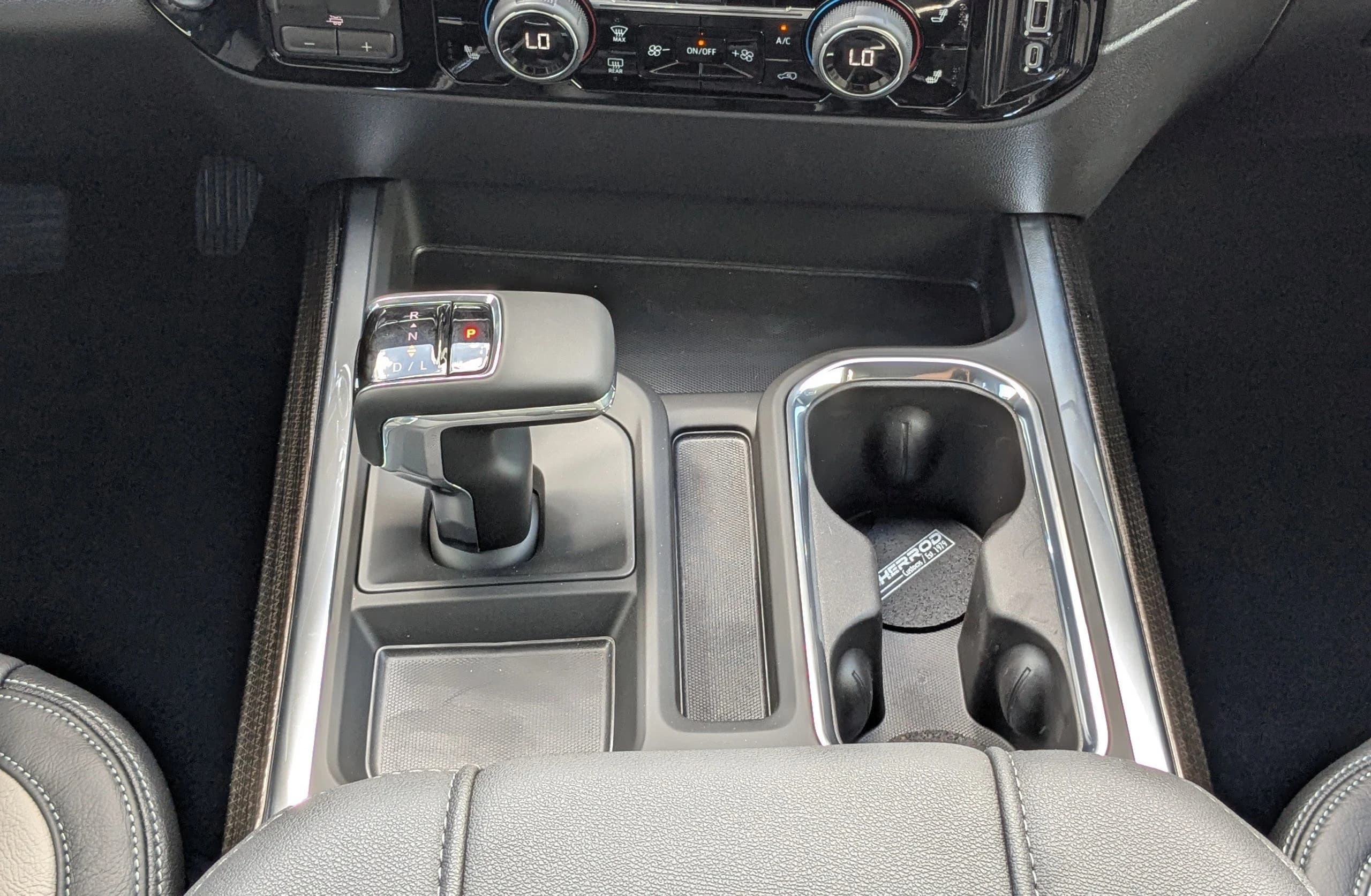 Chevrolet Silverado 1500 RST 4WD Crew Cab 147" 2026 — side view