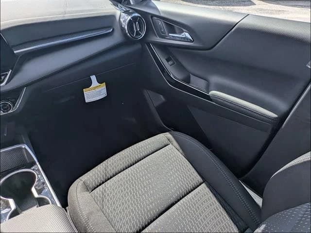 Chevrolet Equinox FWD LT 4dr 2027 — side view