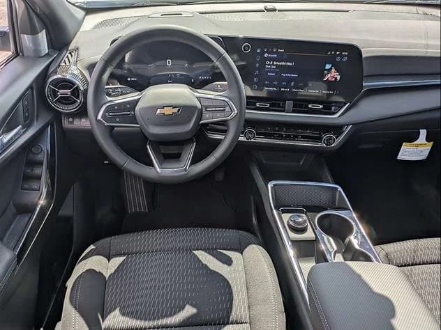 Chevrolet Equinox FWD LT 4dr 2027 — side view
