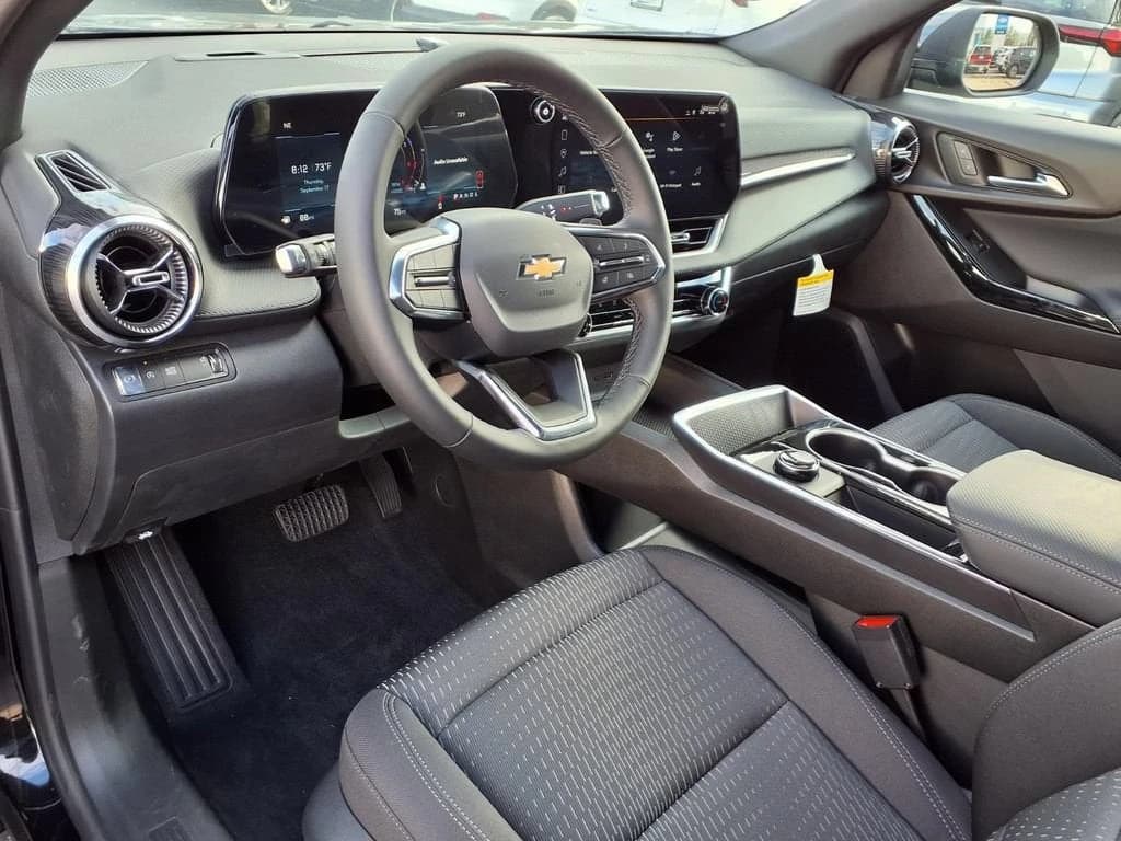 Chevrolet Equinox FWD LT 4dr 2026 — side view