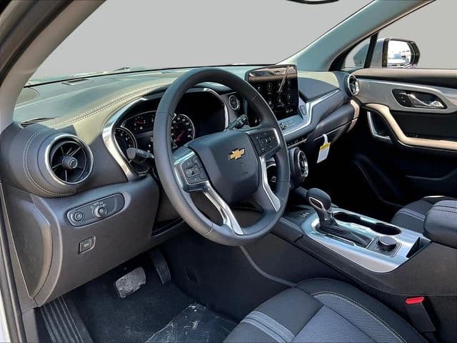 Chevrolet Blazer LT FWD 4dr 2026 — side view