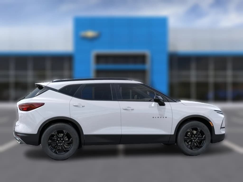 Chevrolet Blazer LT FWD 4dr 2026 — side view