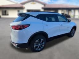 Chevrolet Blazer LT FWD 4dr 2026 — side view