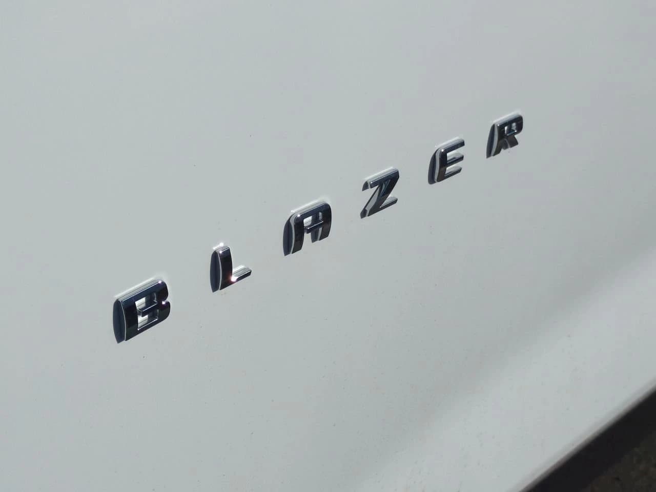 Chevrolet Blazer LT FWD 4dr 2026 — side view