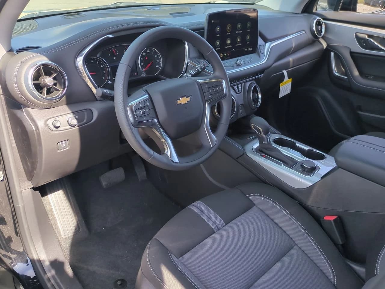 Chevrolet Blazer LT FWD 4dr 2026 — side view