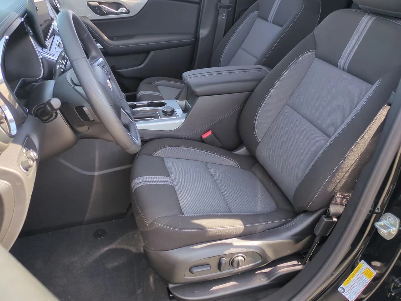 Chevrolet Blazer LT FWD 4dr 2026 — side view