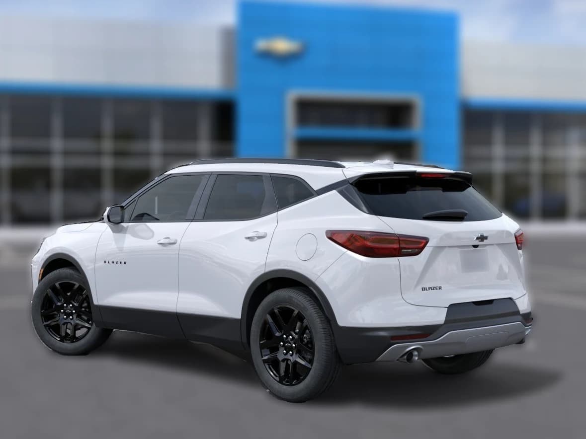 Chevrolet Blazer LT FWD 4dr 2026 — side view