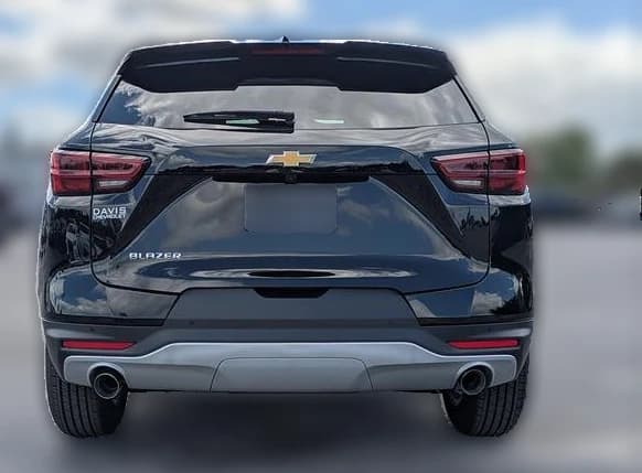 Chevrolet Blazer LT FWD 4dr 2026 — side view