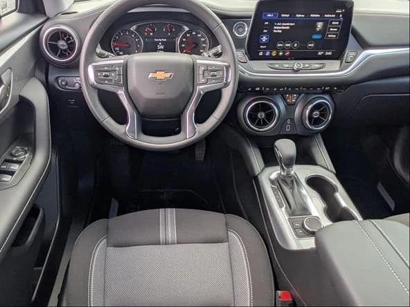 Chevrolet Blazer LT FWD 4dr 2026 — side view