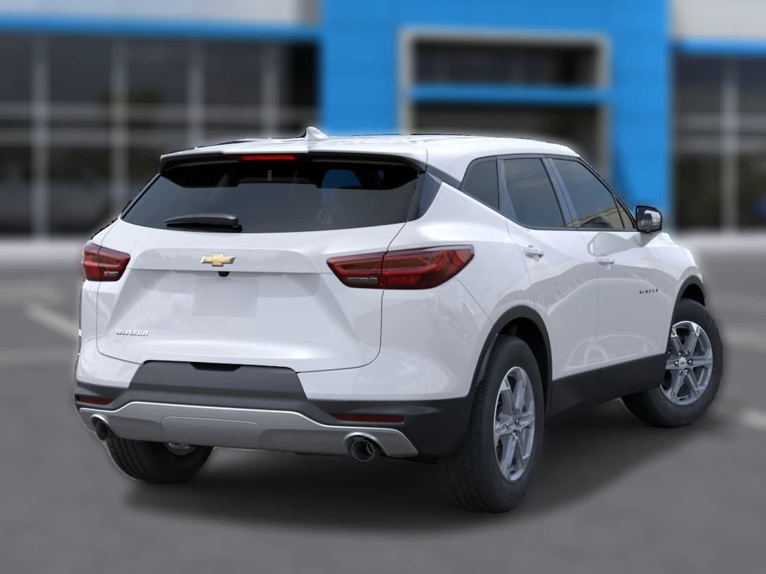 Chevrolet Blazer LT FWD 4dr 2026 — side view