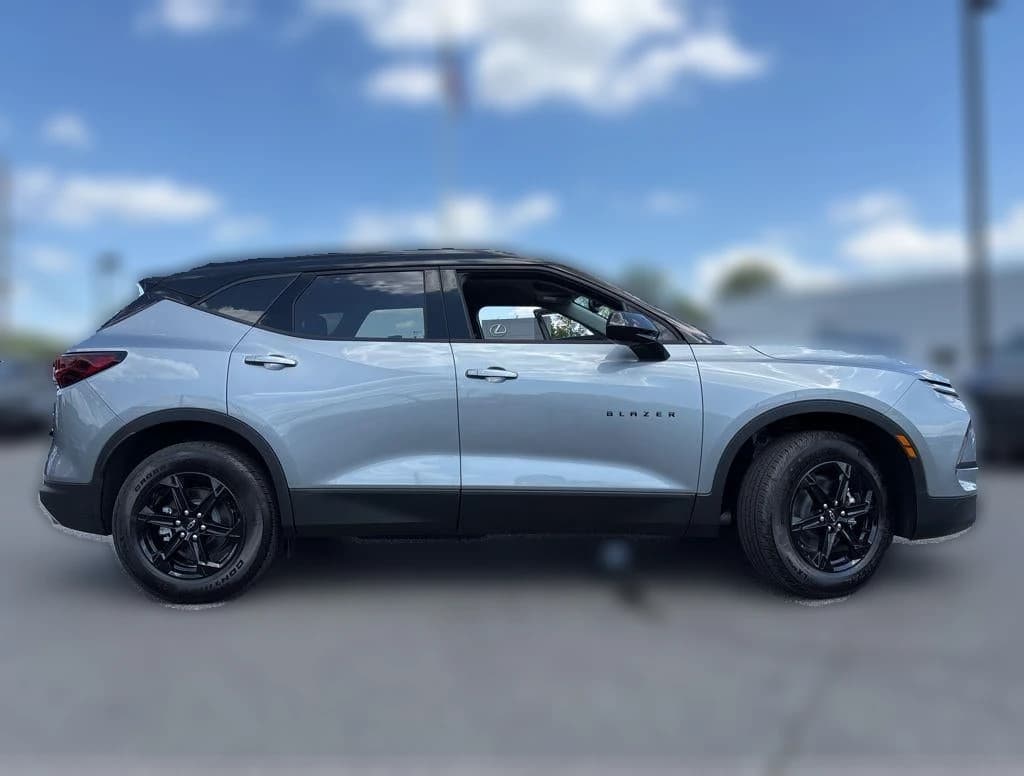 Chevrolet Blazer LT AWD 4dr 2026 — side view