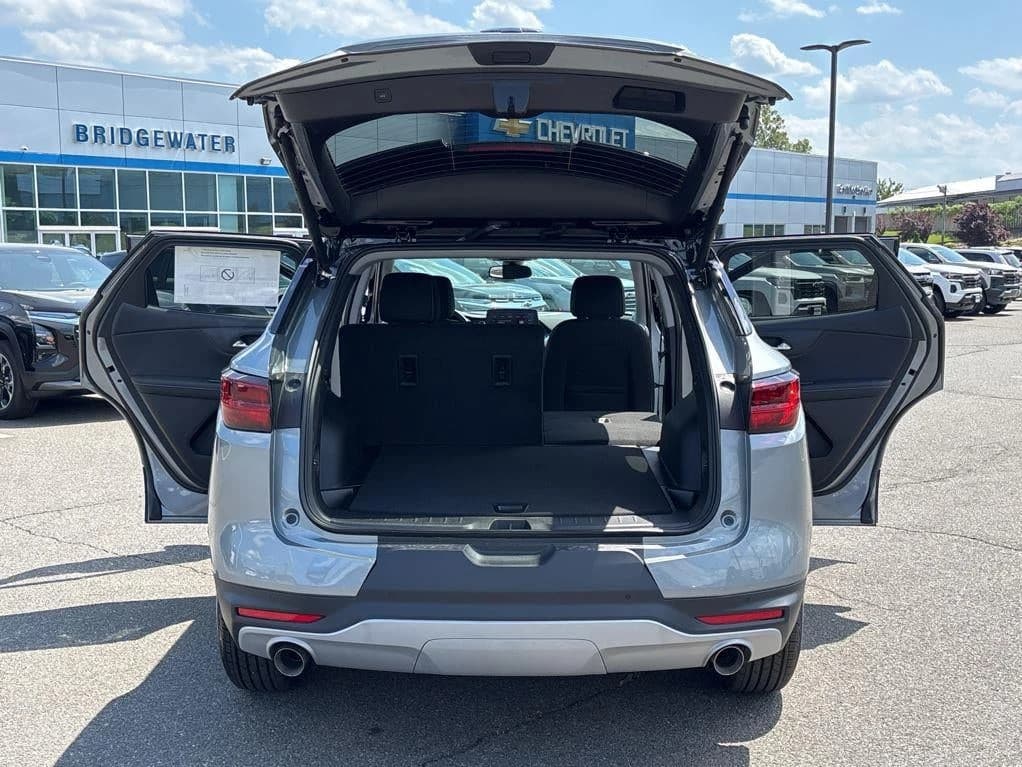 Chevrolet Blazer LT AWD 4dr 2026 — side view