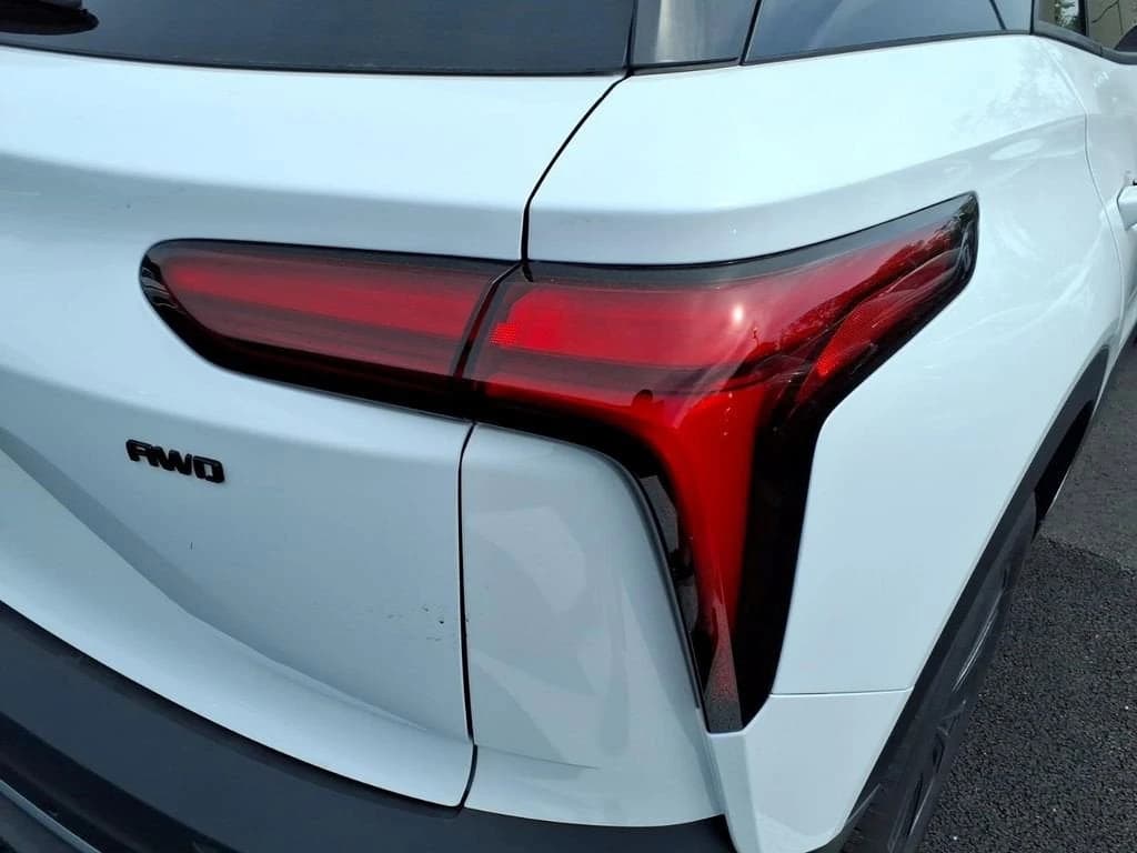 Chevrolet Blazer EV AWD LT 4dr 2026 — side view