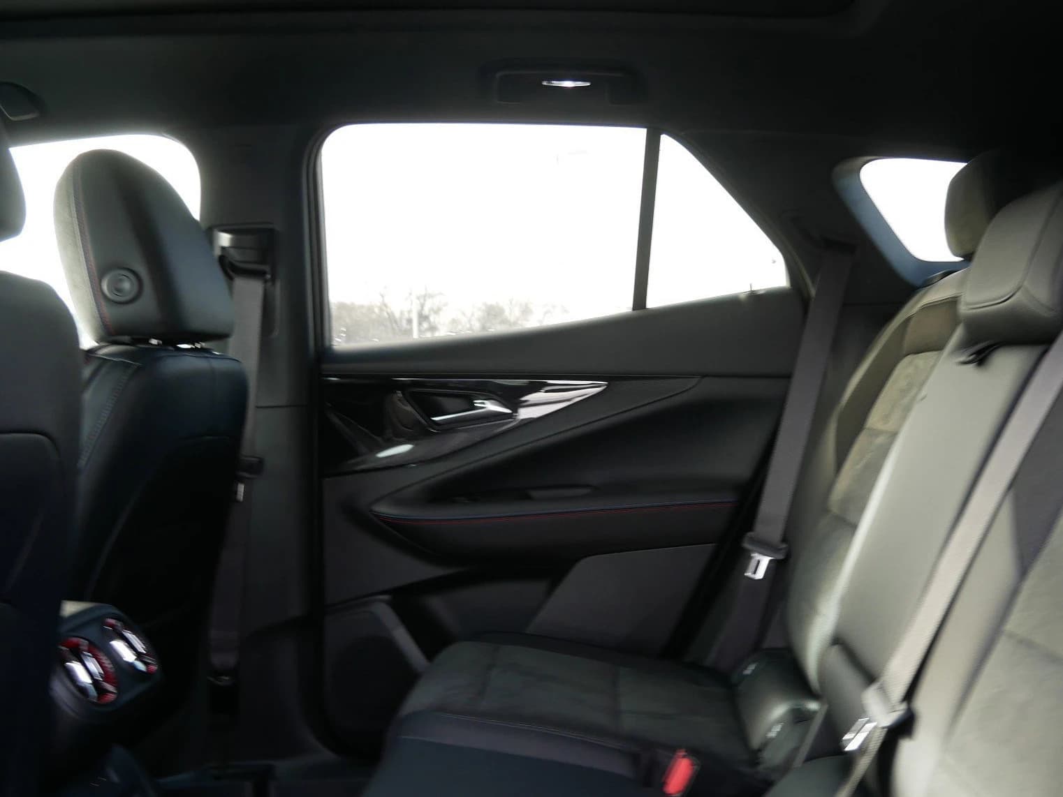 Chevrolet Blazer EV AWD RS 4dr 2026 — side view