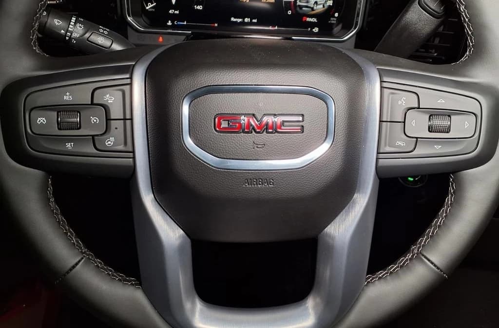 GMC Sierra 1500 SLE 4WD Crew Cab 157" 2026 — side view