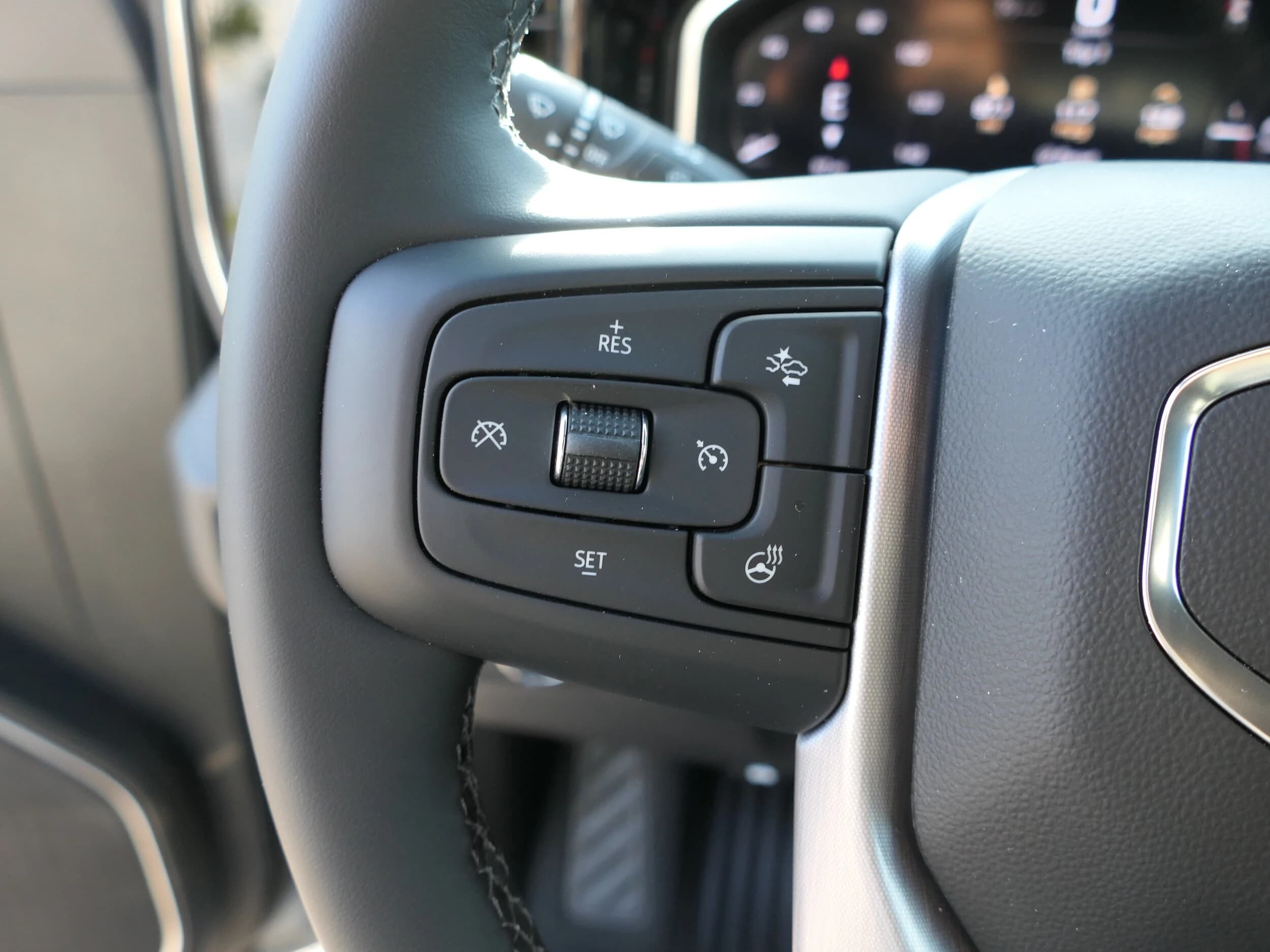 GMC Sierra 1500 Elevation 4WD Crew Cab 147" 2026 — side view