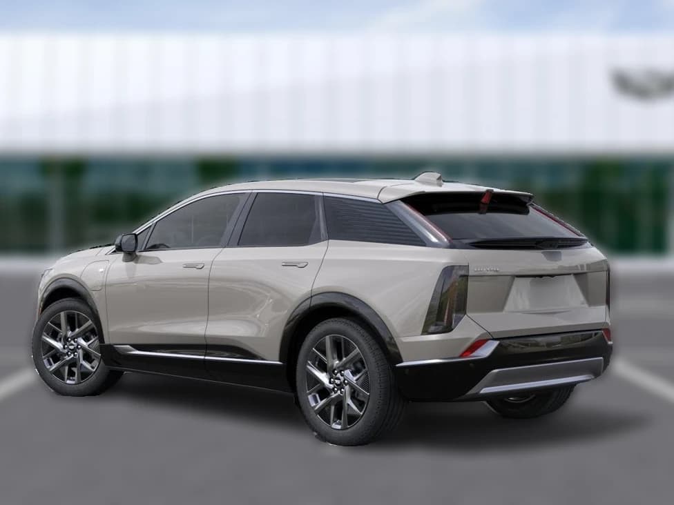 Cadillac OPTIQ Luxury 4dr 2027 — side view