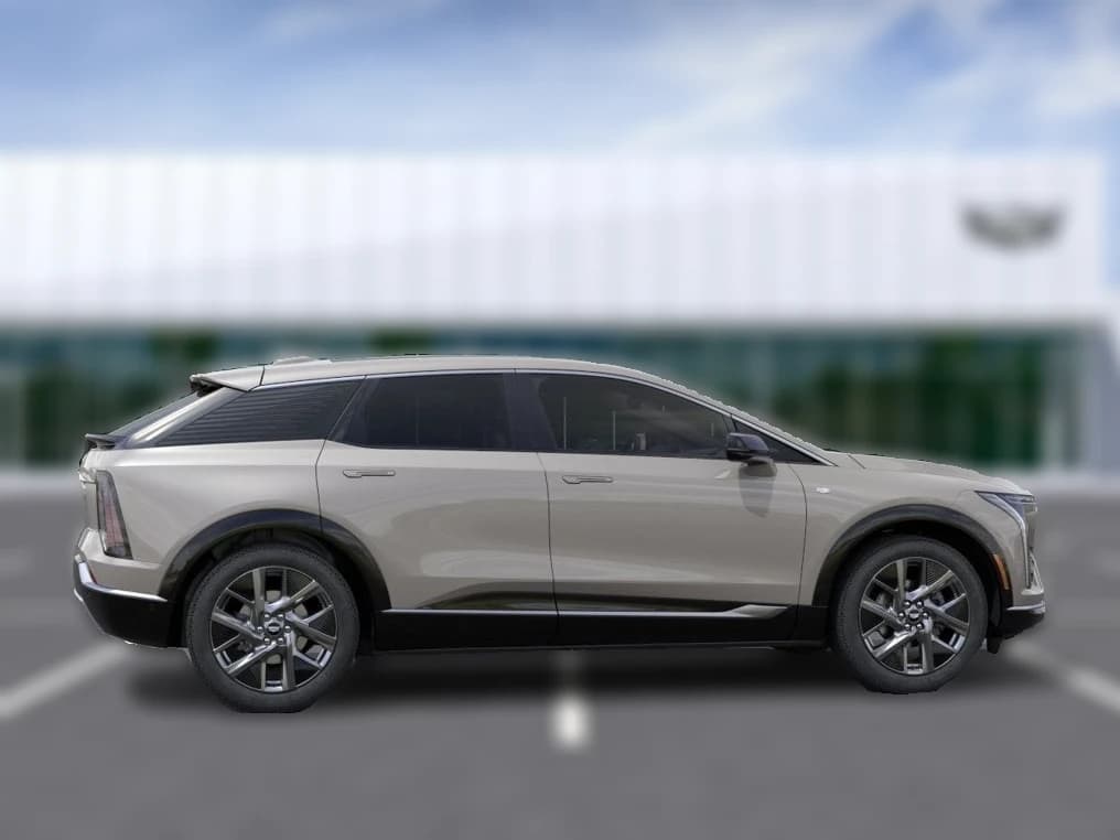 Cadillac OPTIQ Luxury 4dr 2027 — side view