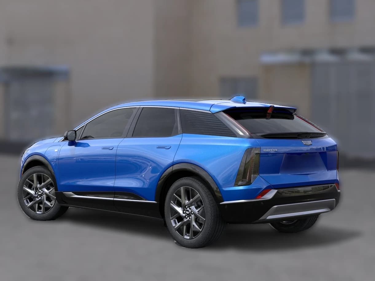 Cadillac OPTIQ Luxury 4dr 2027 — side view