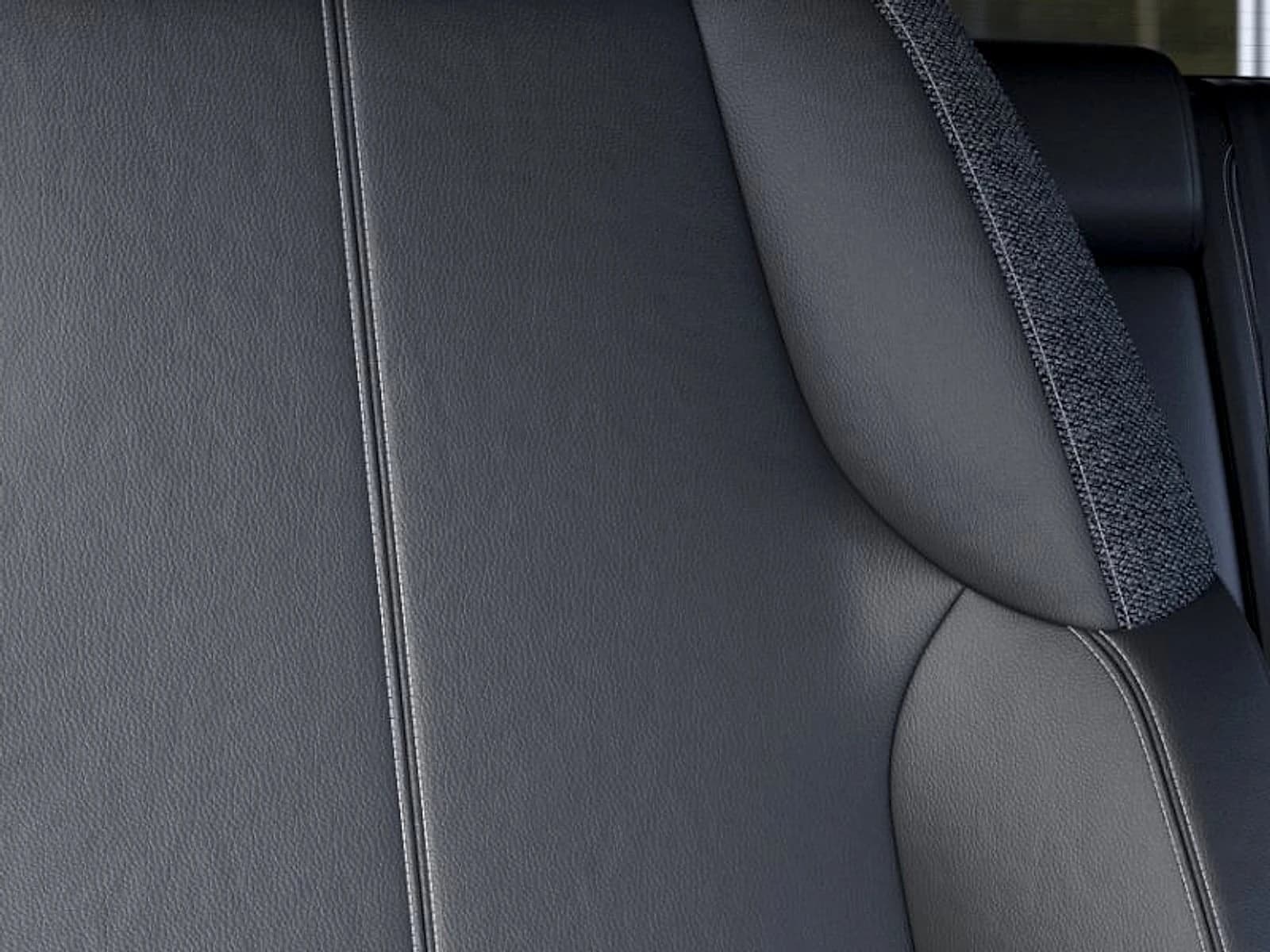 Cadillac OPTIQ Luxury 4dr 2027 — side view
