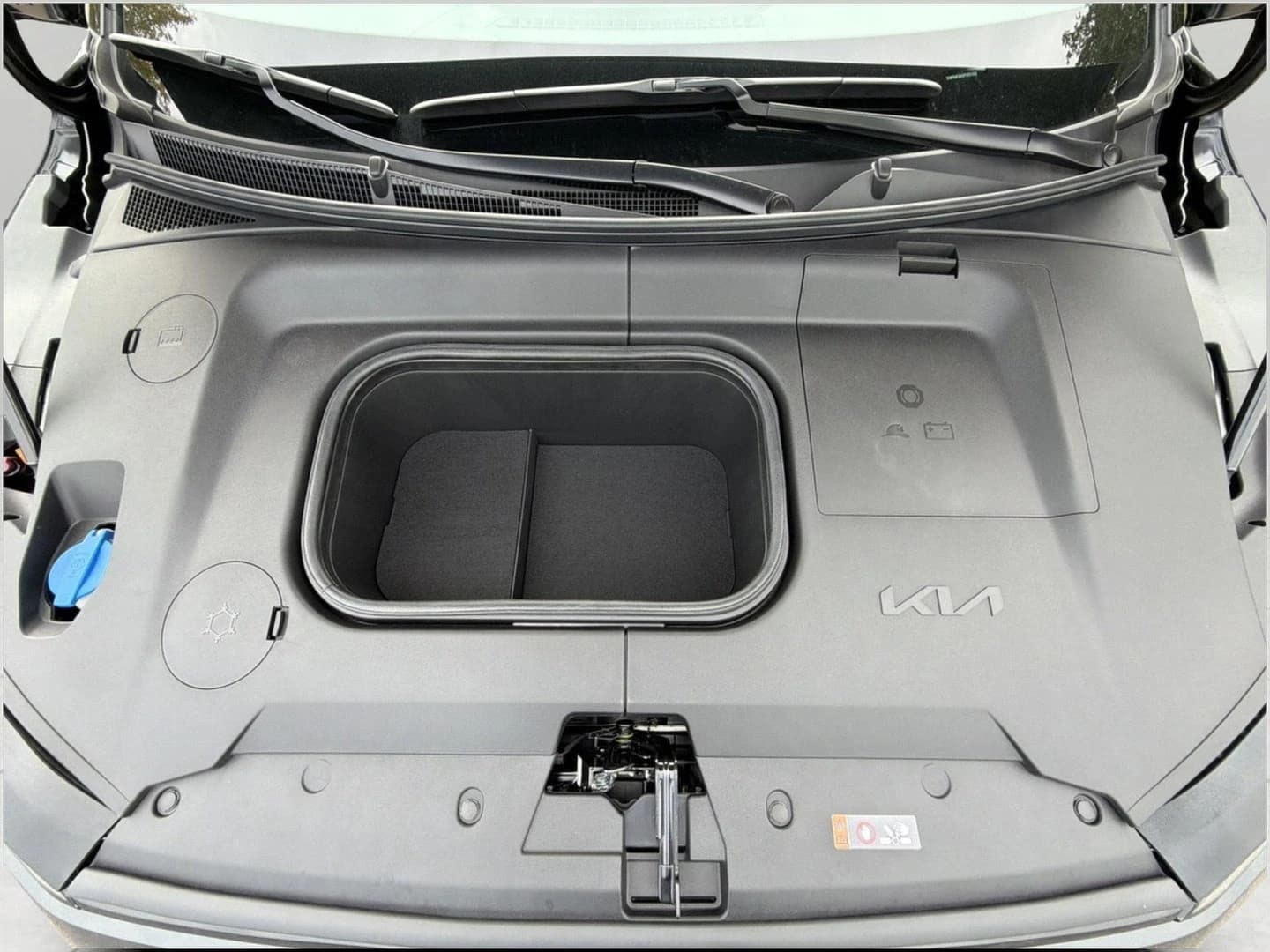 Kia EV3 Wind FWD 2027 — side view